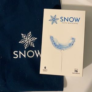 NWT SNOW TEETH WHITENING KIT😁